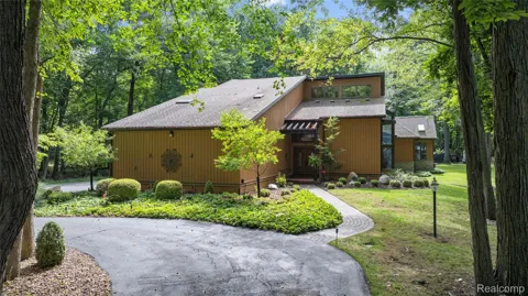 8931 Bridge Road