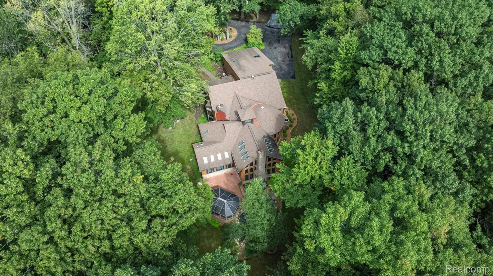 8931 Bridge Road Grosse Ile Township, MI 48138