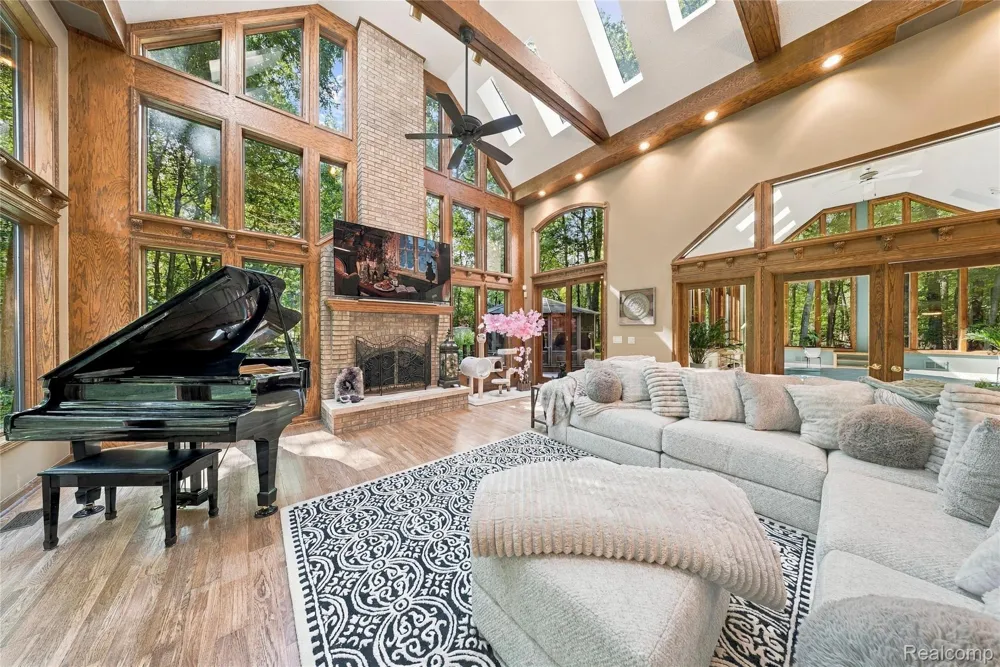 8931 Bridge Road Grosse Ile Township, MI 48138
