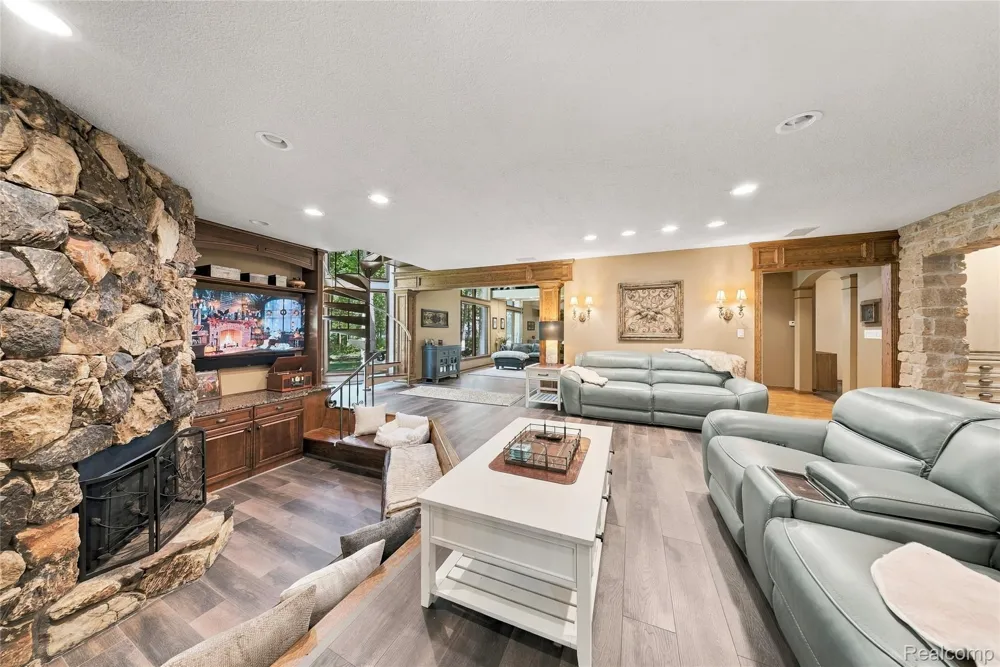 8931 Bridge Road Grosse Ile Township, MI 48138