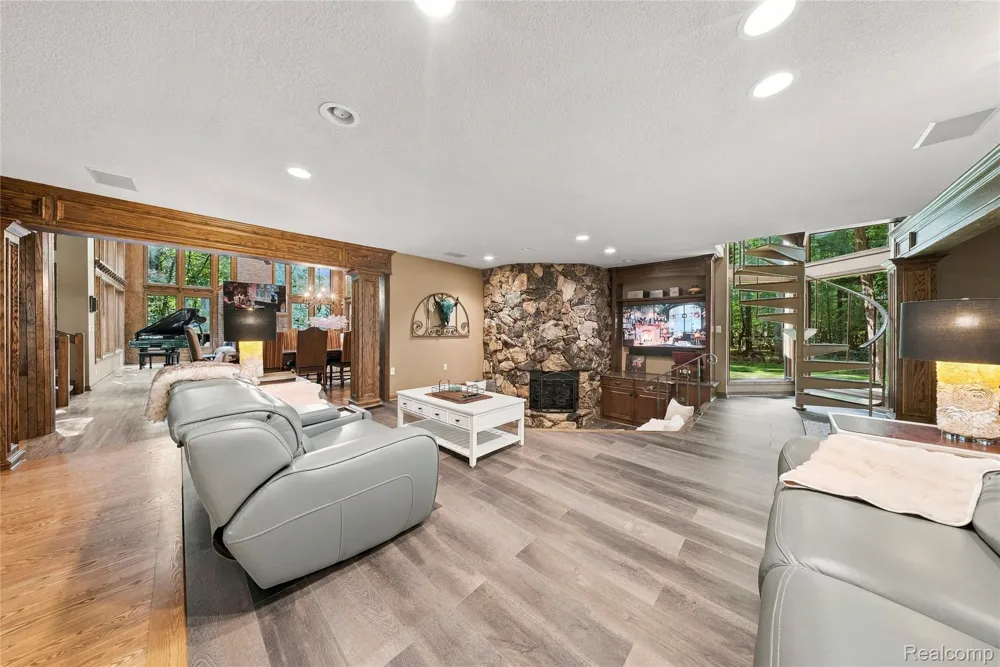 8931 Bridge Road Grosse Ile Township, MI 48138