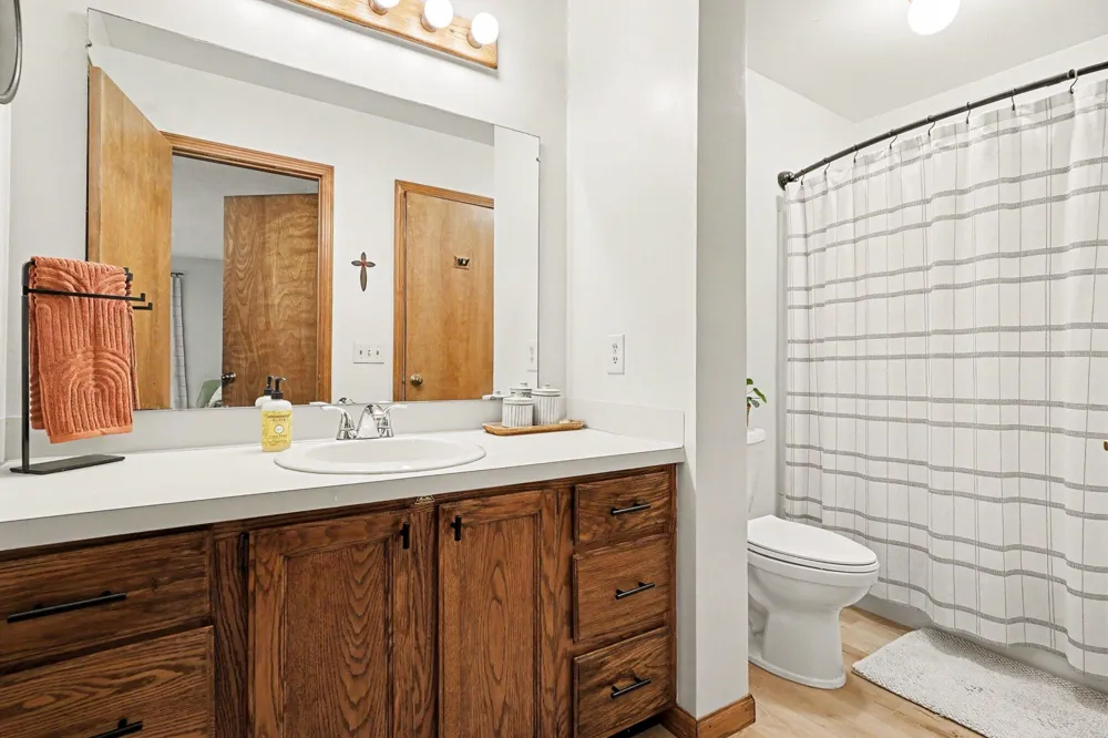 17511 Parkwood Drive #B Ferrysburg City, MI 49456