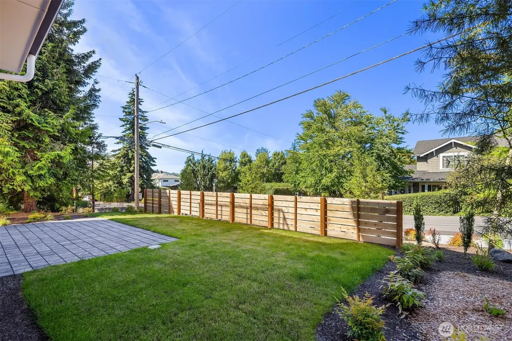 547 16th Avenue W Kirkland, WA 98033