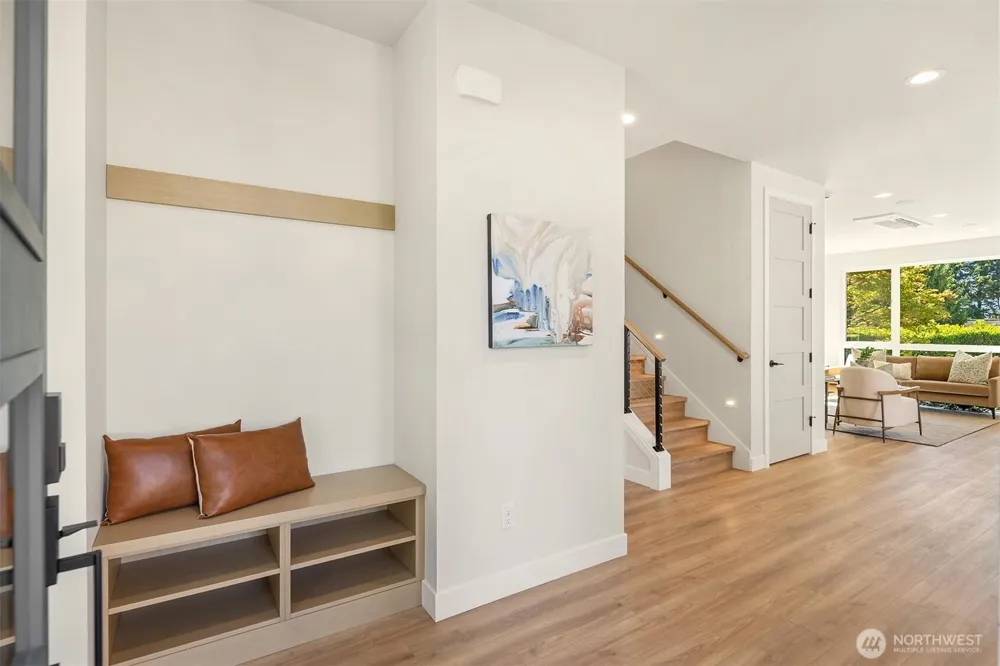 547 16th Avenue W Kirkland, WA 98033