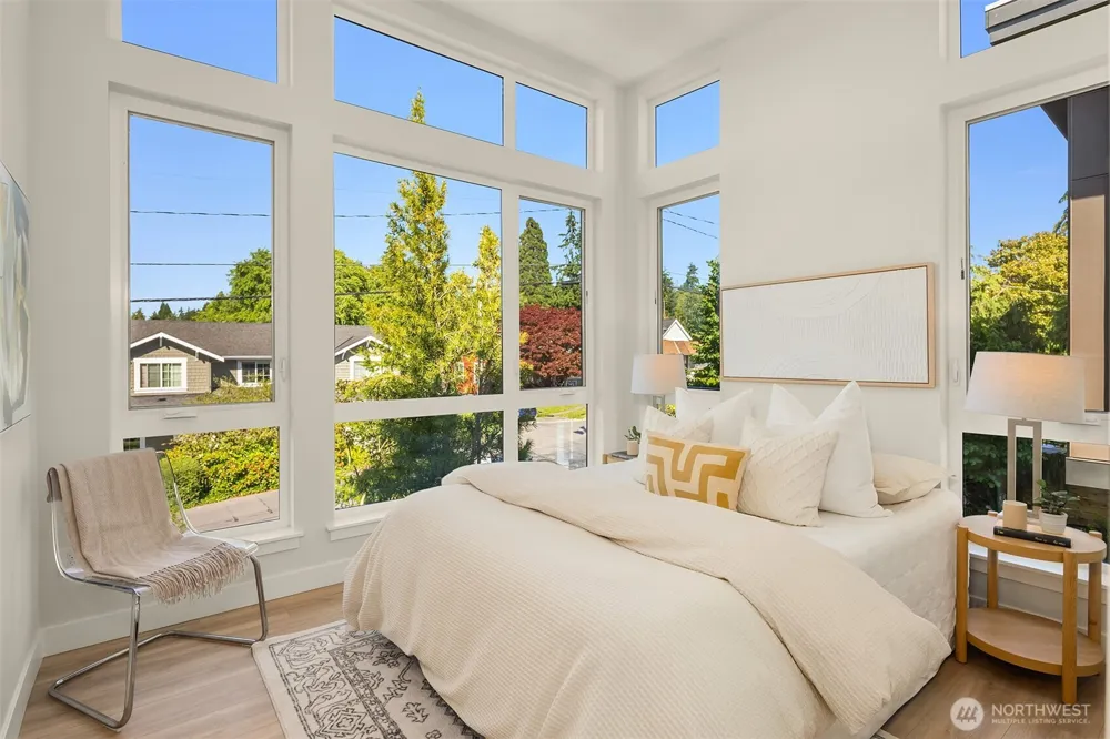 547 16th Avenue W Kirkland, WA 98033