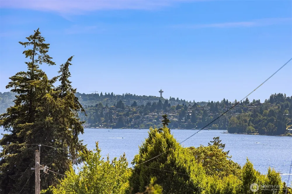 547 16th Avenue W Kirkland, WA 98033