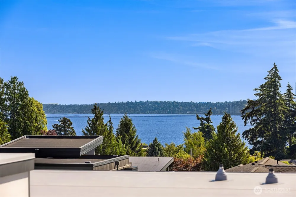 547 16th Avenue W Kirkland, WA 98033