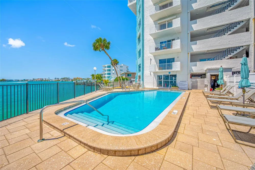 285 107 AVENUE #306 Treasure Island, FL 33706