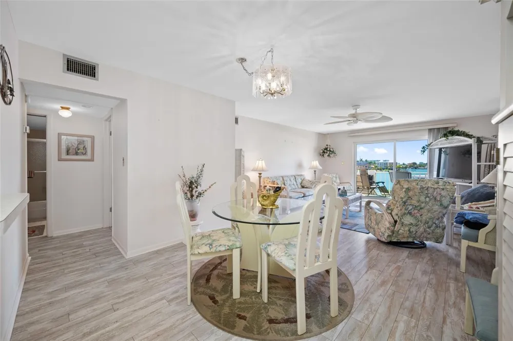 285 107 AVENUE #306 Treasure Island, FL 33706