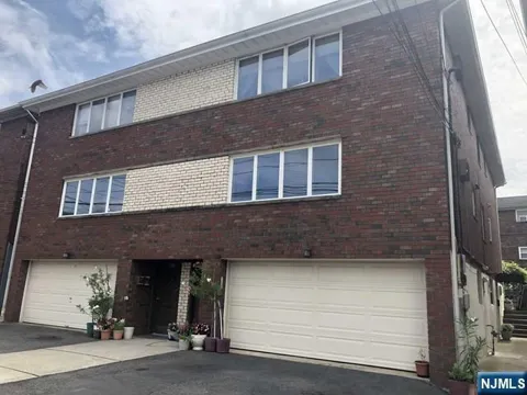 428 Henry Street 3