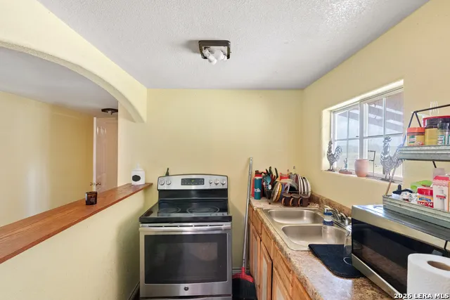 650 Patton Rd Somerset, TX 78069