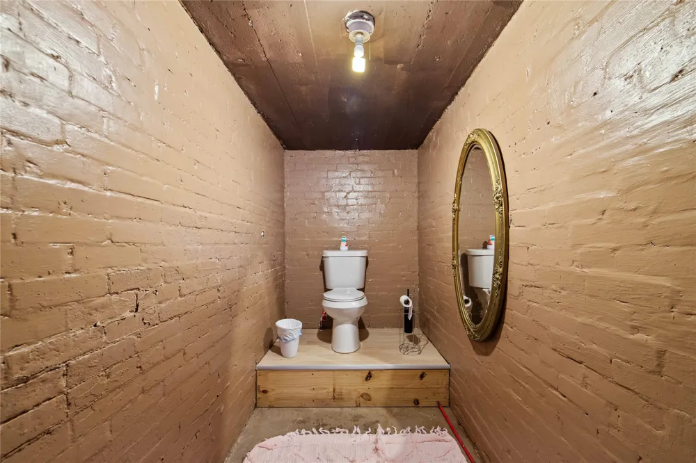 115 E Pecan Street Coleman, TX 76834