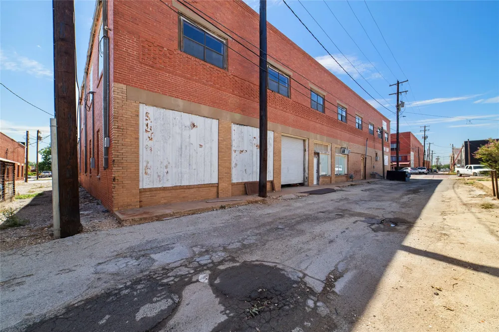 115 E Pecan Street Coleman, TX 76834