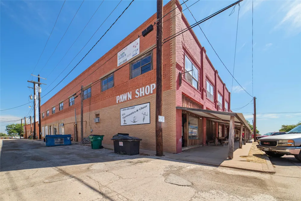 115 E Pecan Street Coleman, TX 76834
