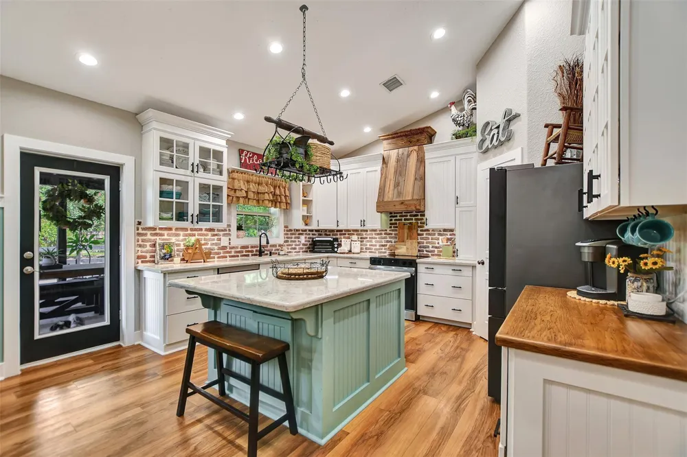 40410 Rolling Forest Drive Magnolia, TX 77354