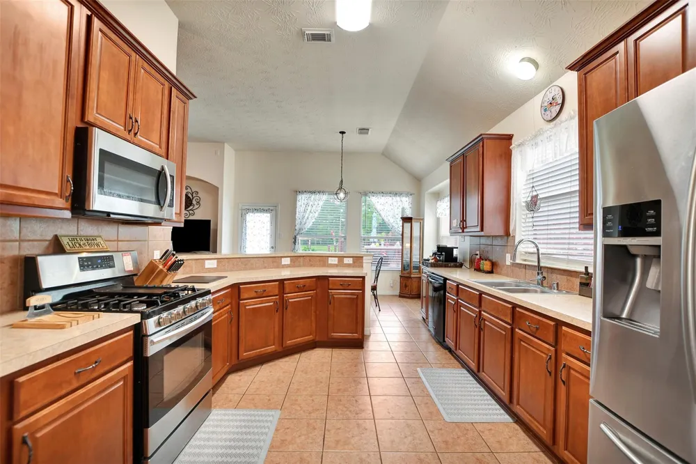38114 E Sulphur Creek Drive Magnolia, TX 77355