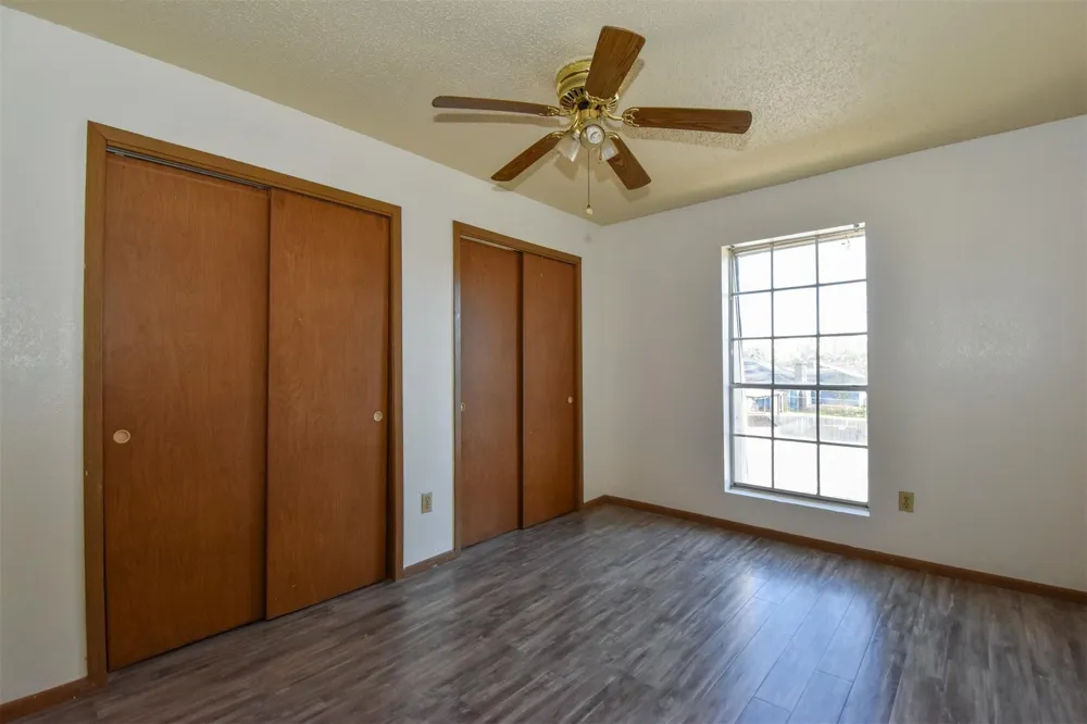 5252 Twin City Highway #371 Groves, TX 77619