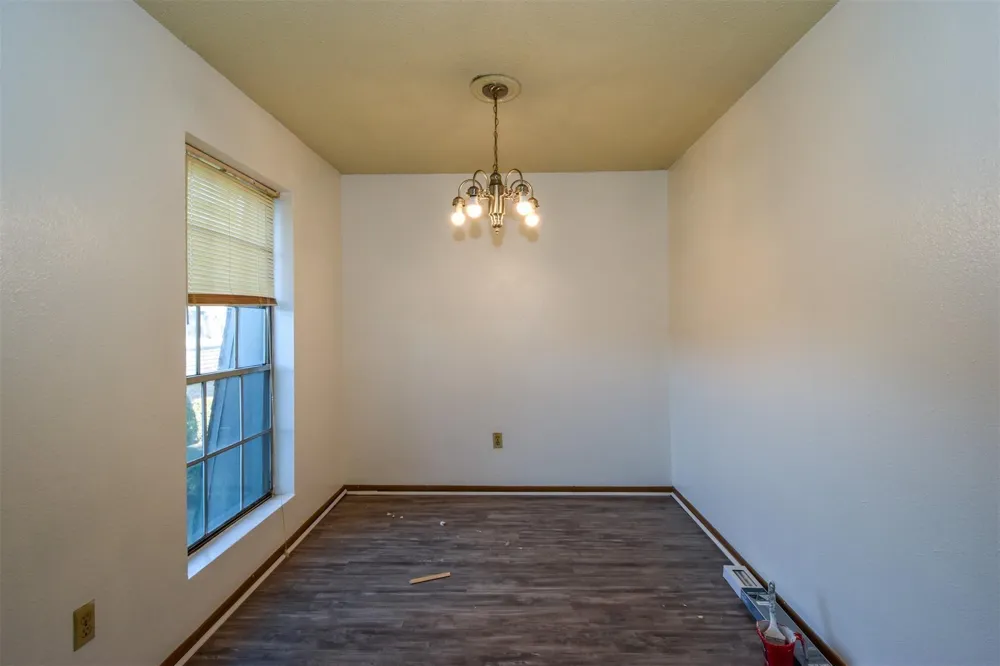 5252 Twin City Highway #371 Groves, TX 77619
