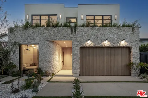 11931 Pacific Avenue