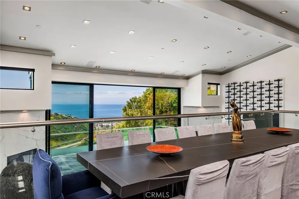 2135 Hillview Drive Laguna Beach, CA 92651