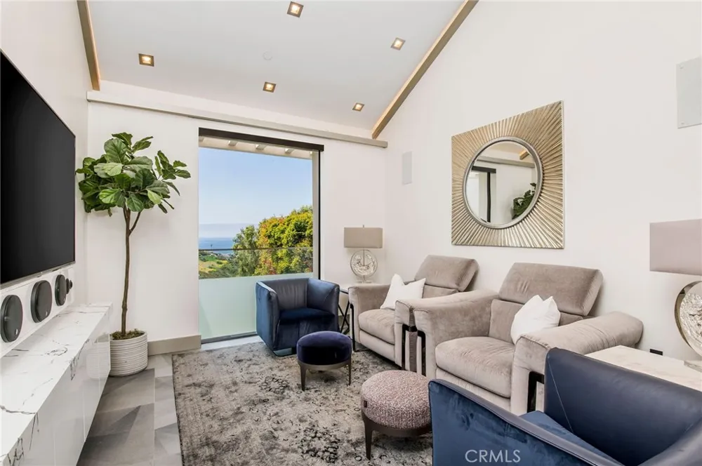 2135 Hillview Drive Laguna Beach, CA 92651
