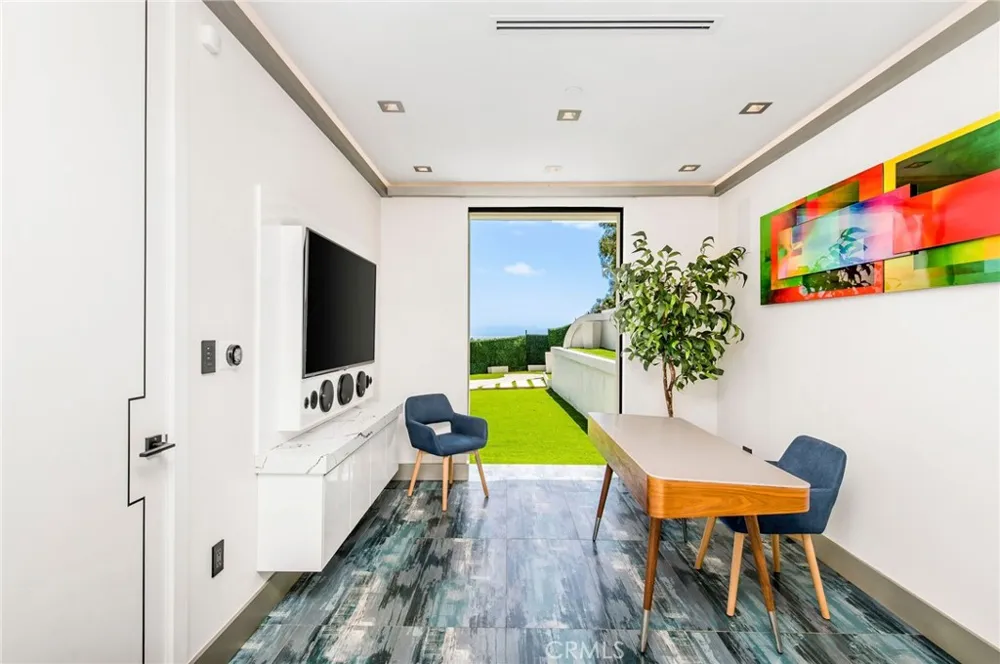 2135 Hillview Drive Laguna Beach, CA 92651
