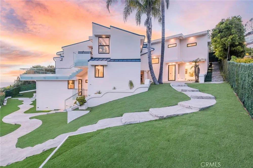 2135 Hillview Drive Laguna Beach, CA 92651