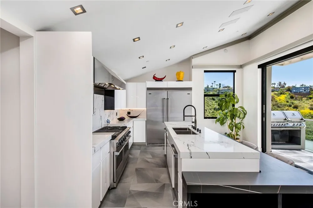 2135 Hillview Drive Laguna Beach, CA 92651