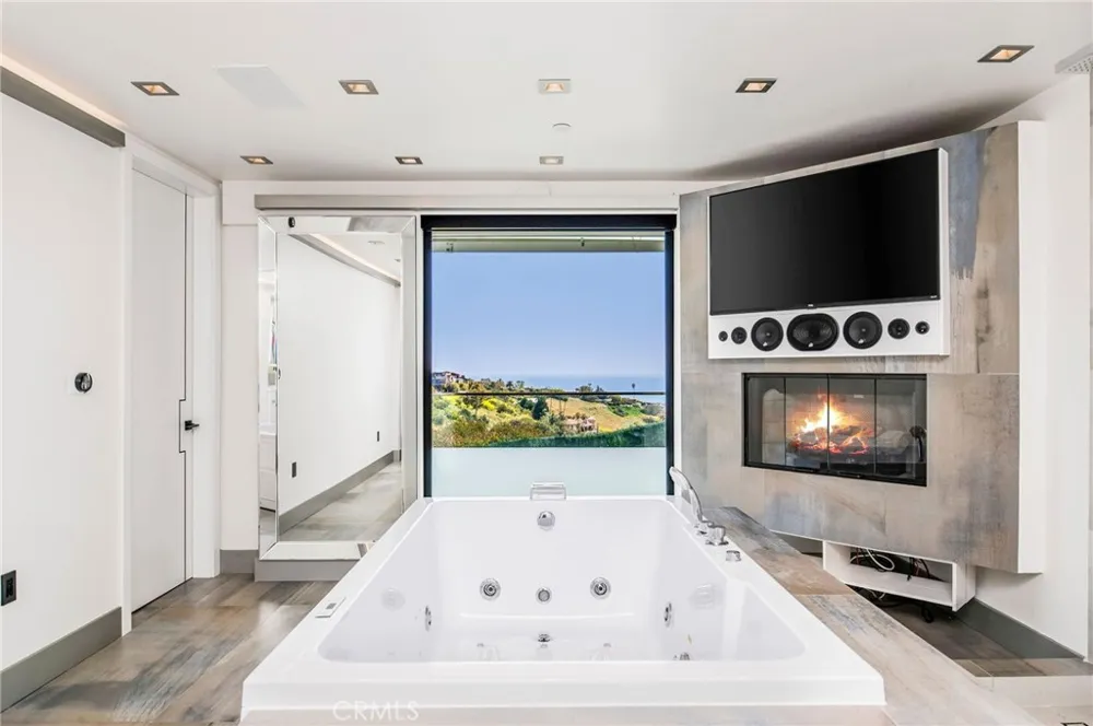 2135 Hillview Drive Laguna Beach, CA 92651