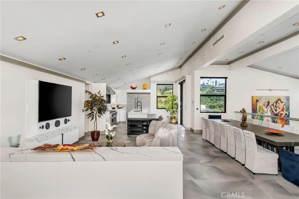 2135 Hillview Drive Laguna Beach, CA 92651