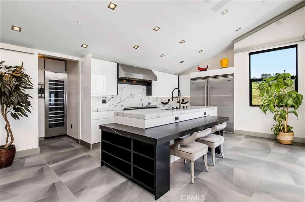 2135 Hillview Drive Laguna Beach, CA 92651