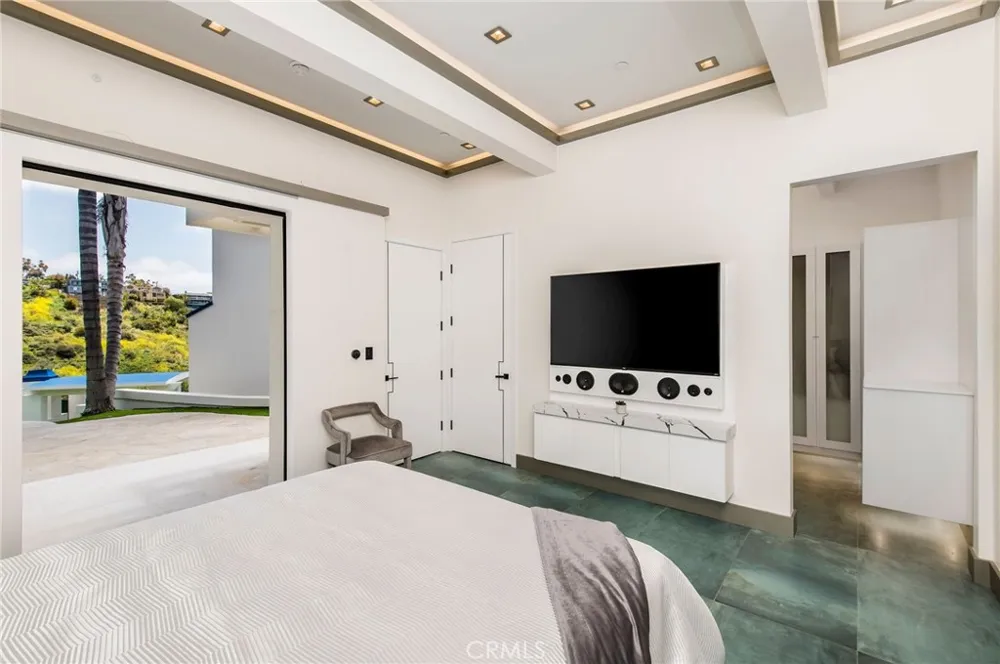 2135 Hillview Drive Laguna Beach, CA 92651