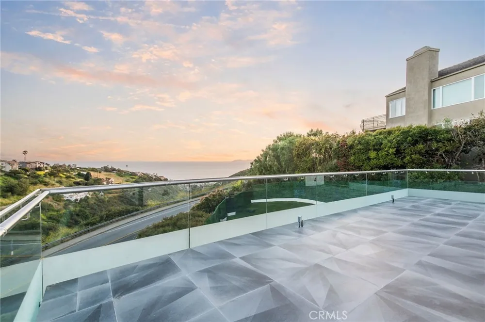 2135 Hillview Drive Laguna Beach, CA 92651