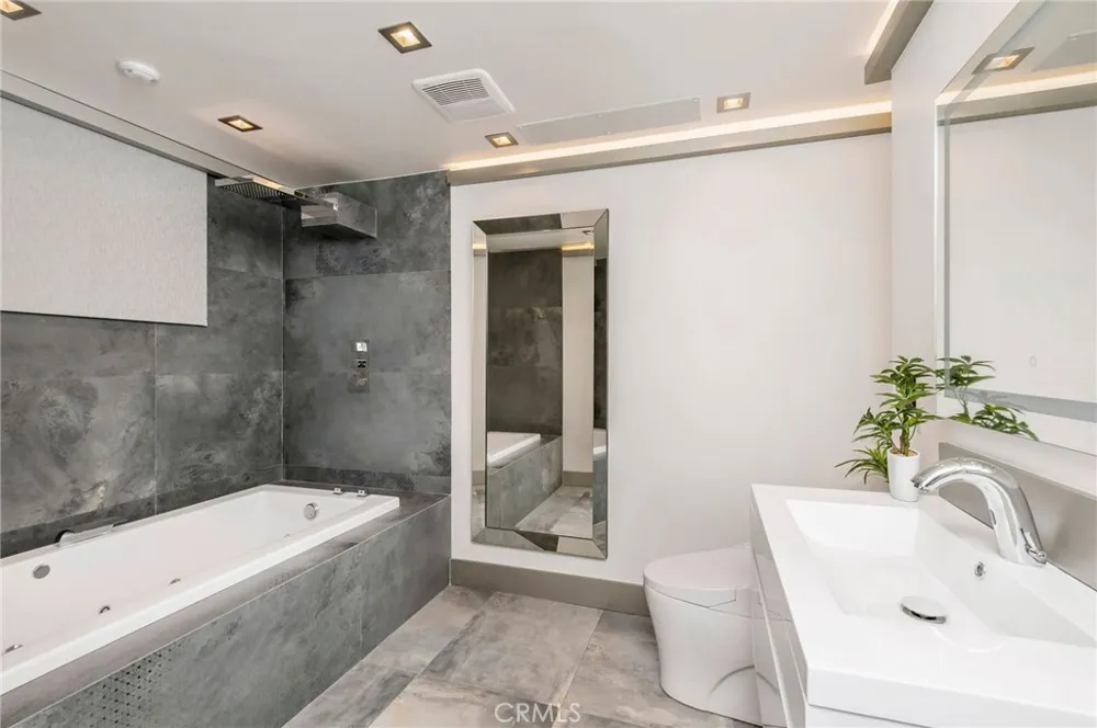 2135 Hillview Drive Laguna Beach, CA 92651