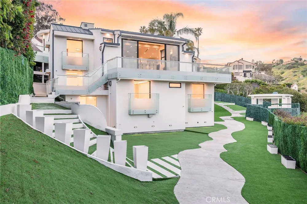 2135 Hillview Drive Laguna Beach, CA 92651