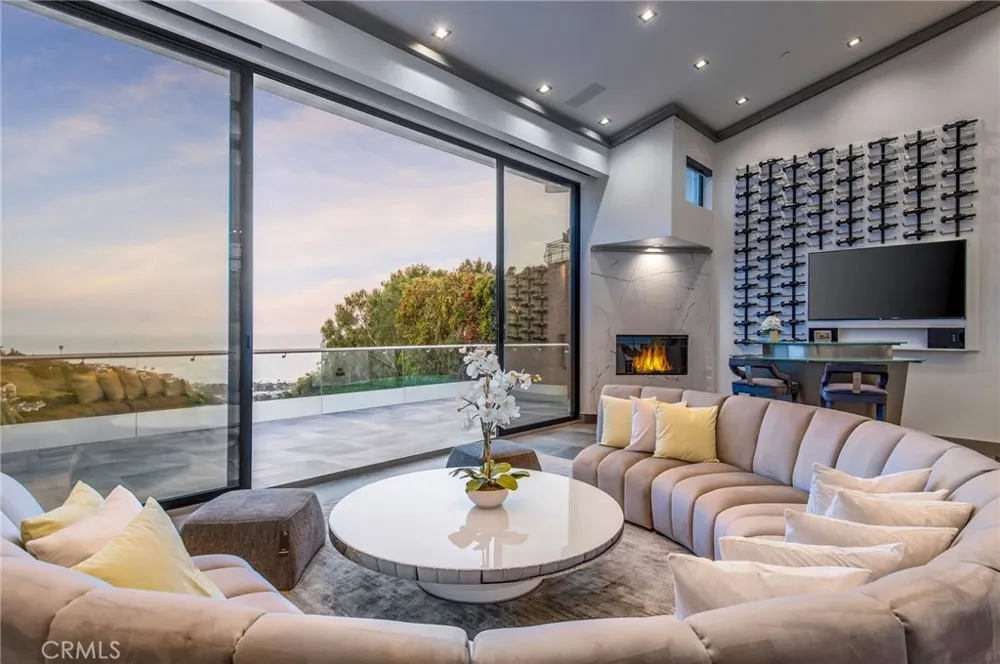 2135 Hillview Drive Laguna Beach, CA 92651