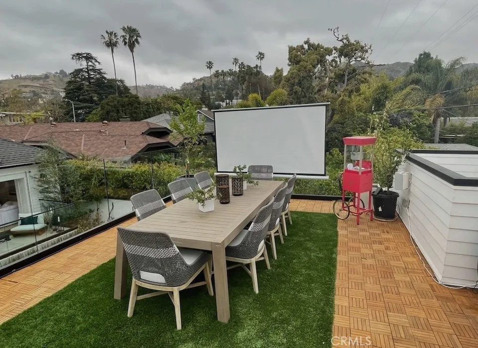 1524 Sierra Bonita Avenue Los Angeles, CA 90046