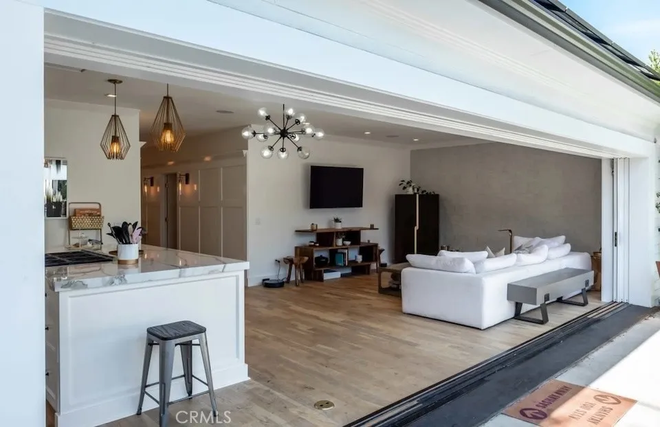 1524 Sierra Bonita Avenue Los Angeles, CA 90046