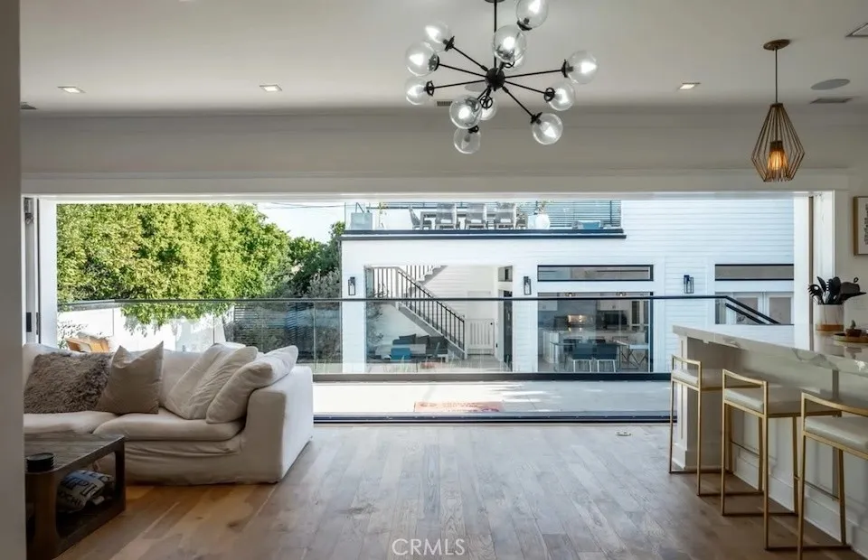 1524 Sierra Bonita Avenue Los Angeles, CA 90046