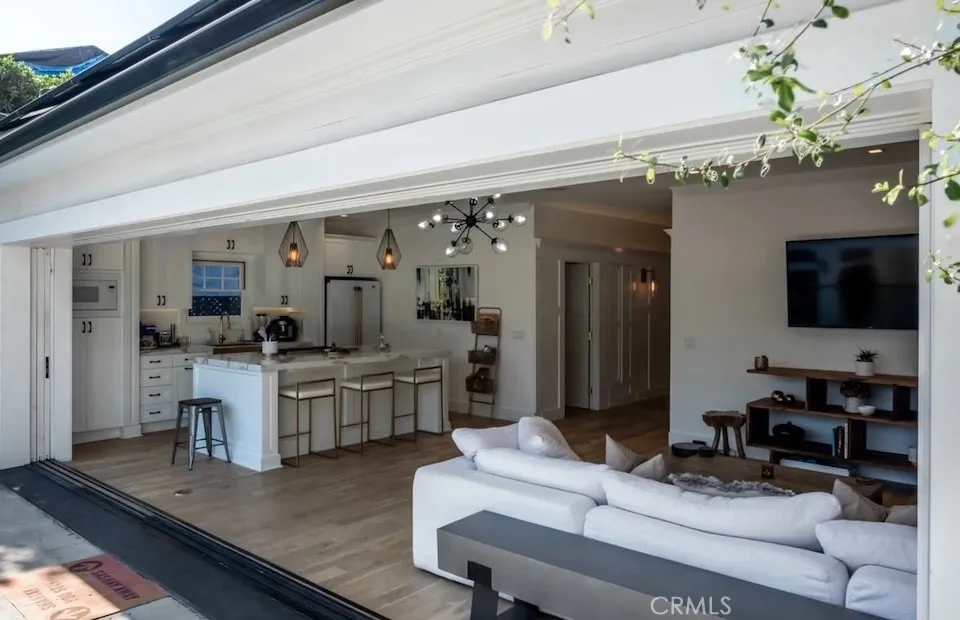 1524 Sierra Bonita Avenue Los Angeles, CA 90046