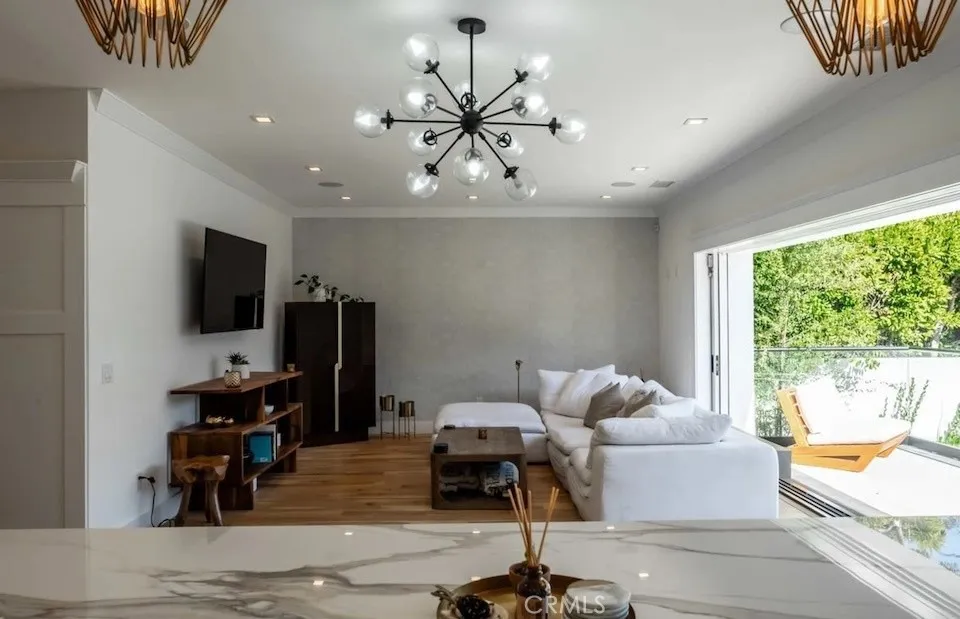 1524 Sierra Bonita Avenue Los Angeles, CA 90046