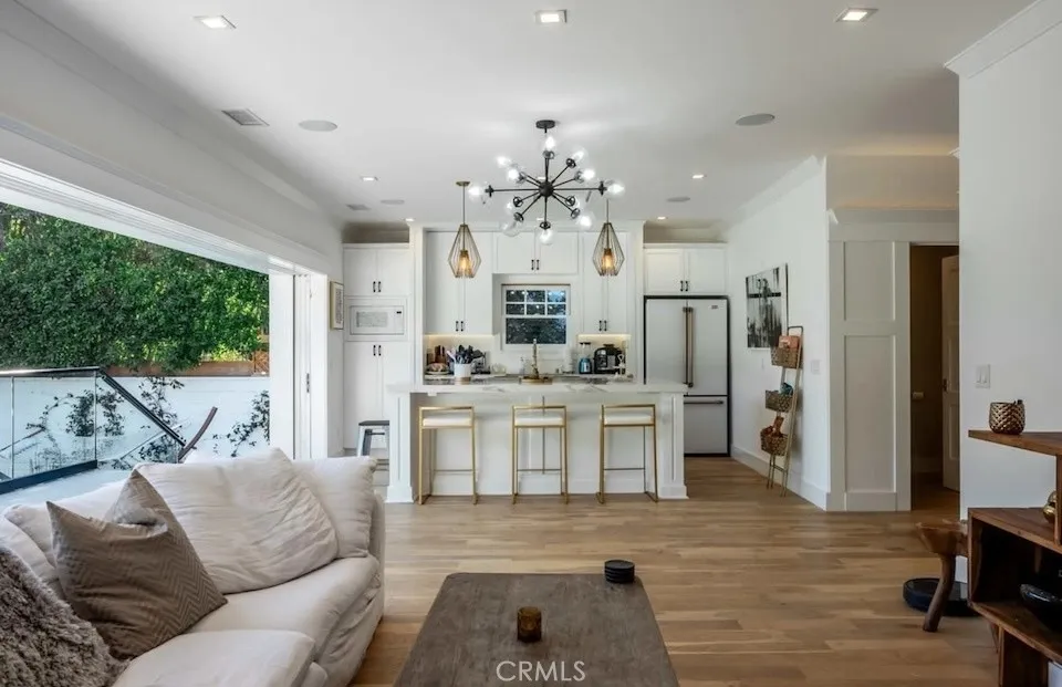 1524 Sierra Bonita Avenue Los Angeles, CA 90046