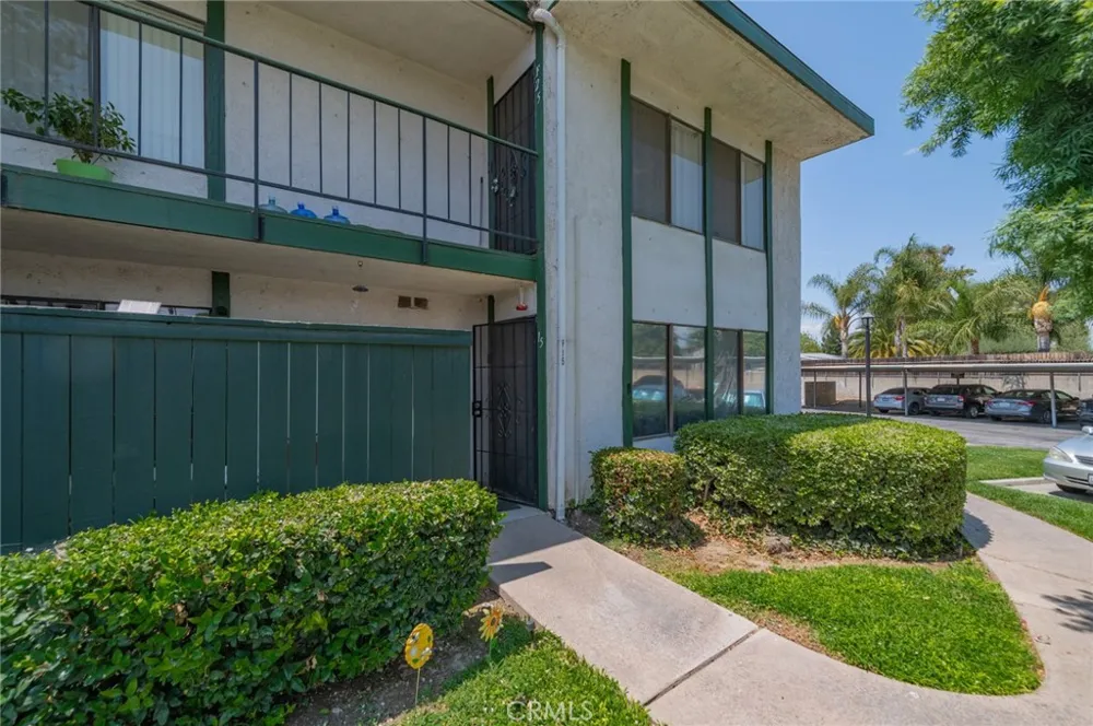 1735 E Washington Street Colton, CA 92324