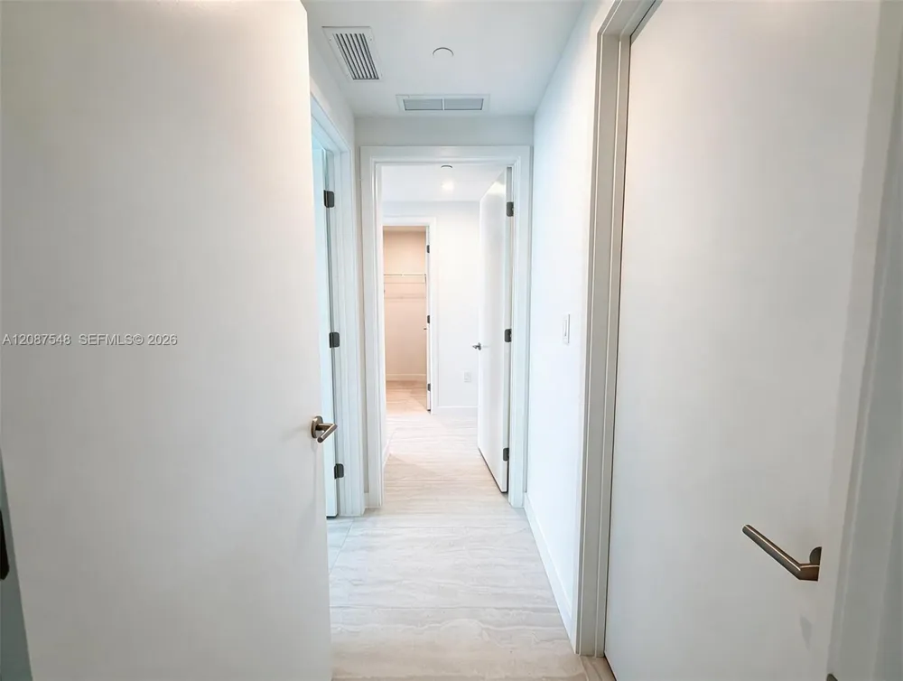 77 SE 5th St #4003 Miami, FL 33131