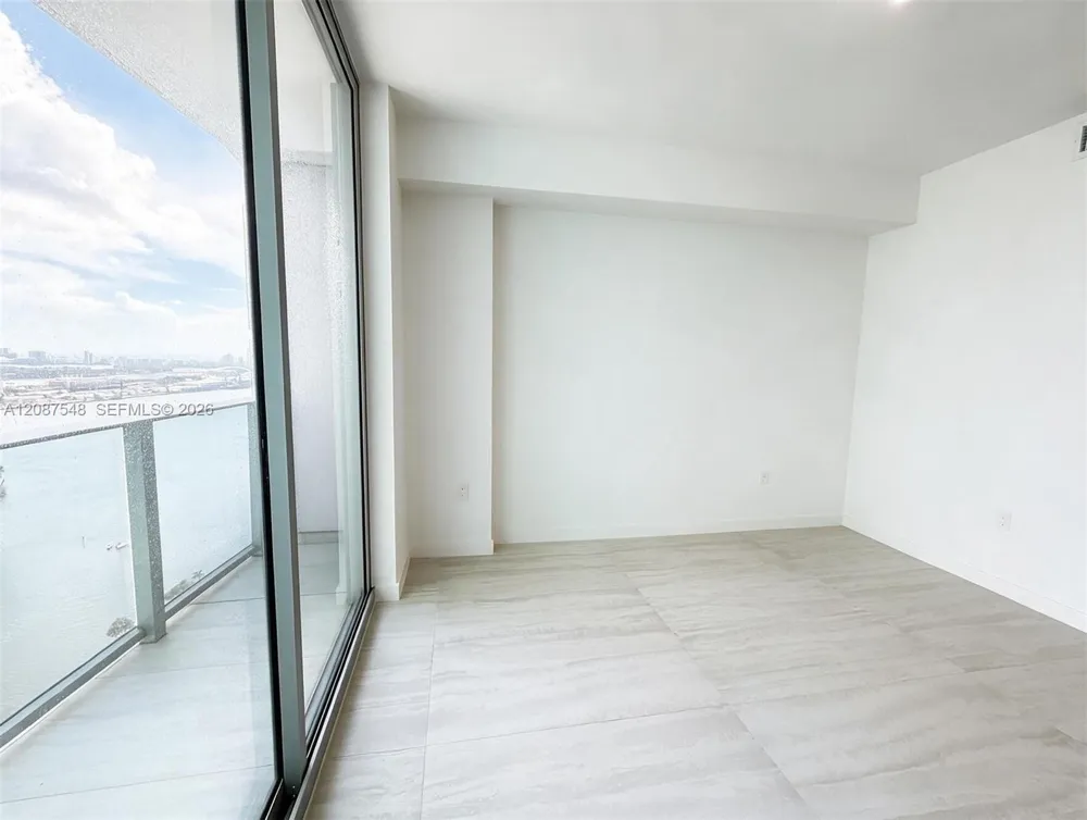 77 SE 5th St #4003 Miami, FL 33131