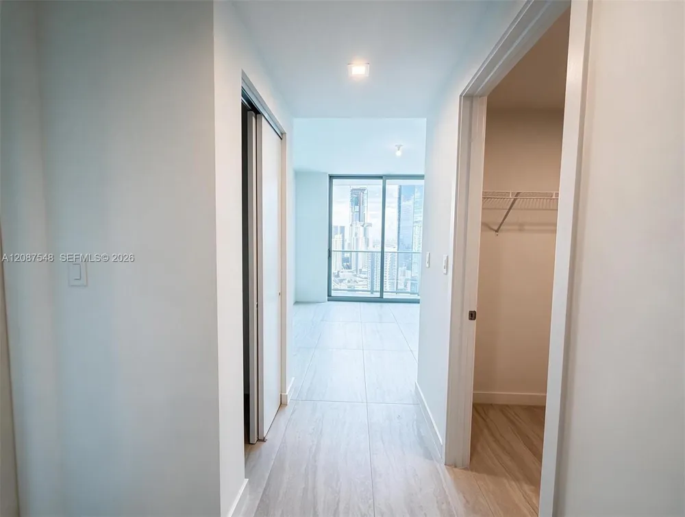 77 SE 5th St #4003 Miami, FL 33131
