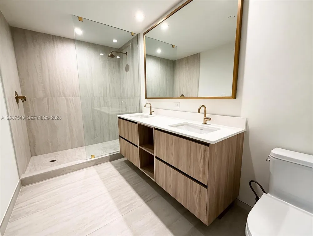 77 SE 5th St #4003 Miami, FL 33131