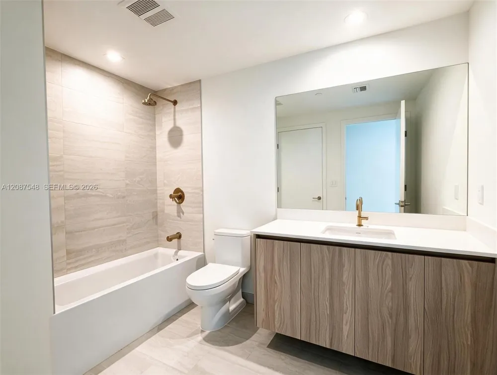 77 SE 5th St #4003 Miami, FL 33131