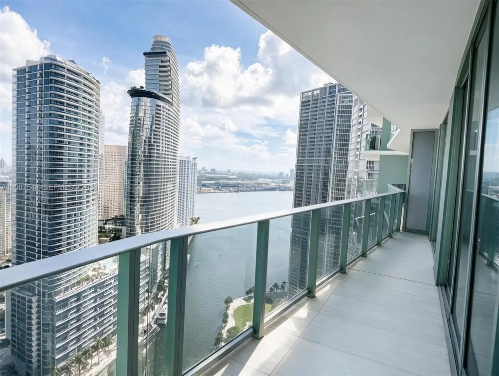 77 SE 5th St #4003 Miami, FL 33131
