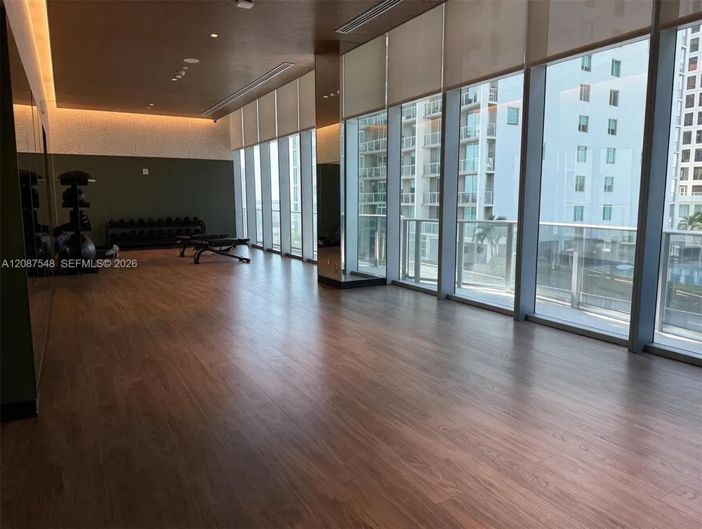 77 SE 5th St #4003 Miami, FL 33131